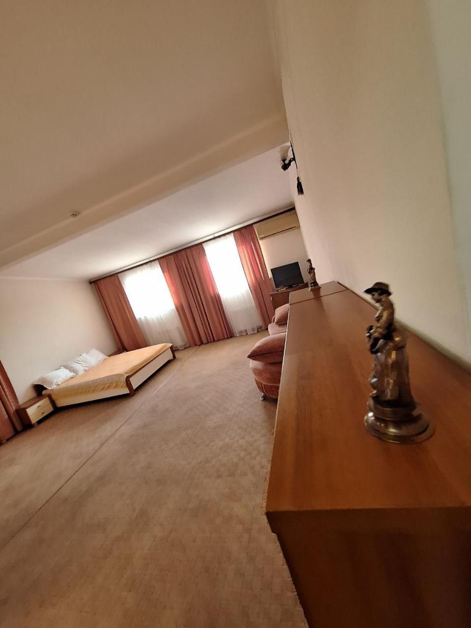 Барселона Hotel Mizikevycha Bagian luar foto