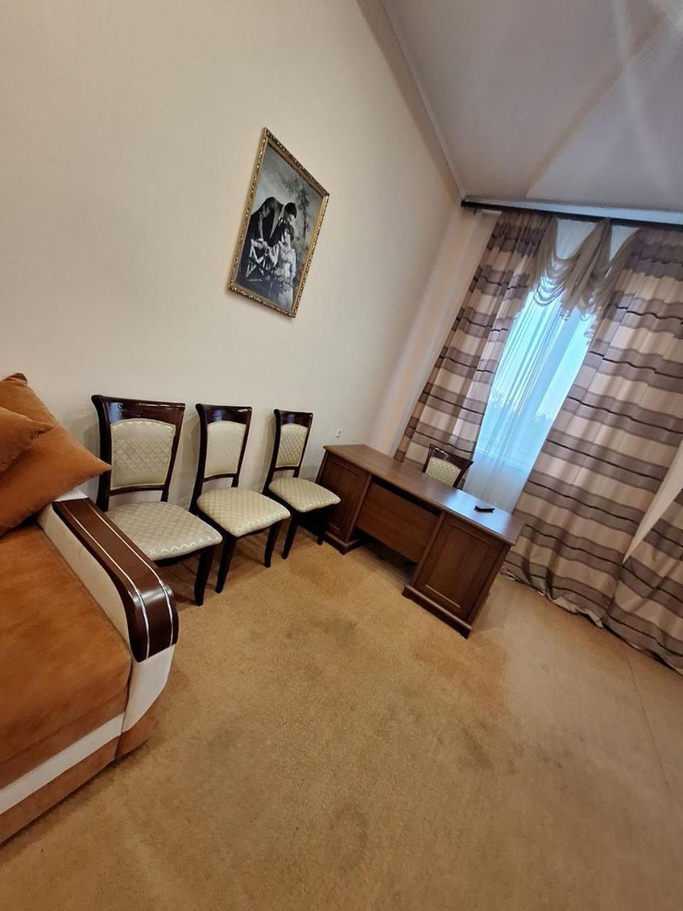 Барселона Hotel Mizikevycha Bagian luar foto
